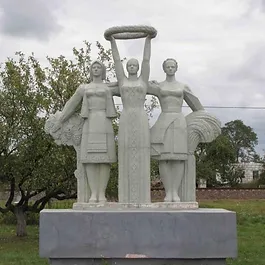 Памятник в честь интернациональной дружбы